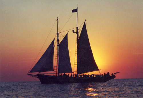 The Willie Sunset Pearl Lugger Cruise